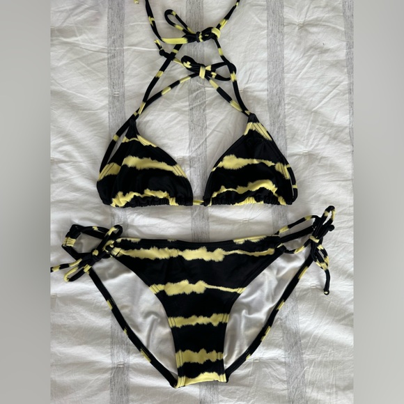 Roxy triangle bikini in black & yellow tie dye pattern. - Picture 1 of 2